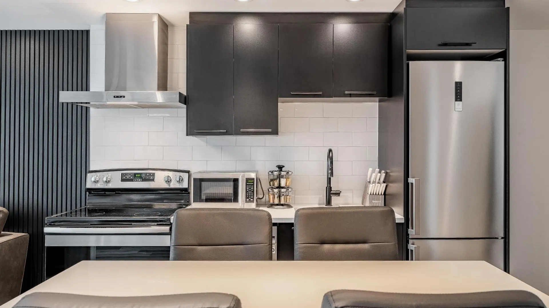 Westview Luxury Suites Ottawa Aparthotel
