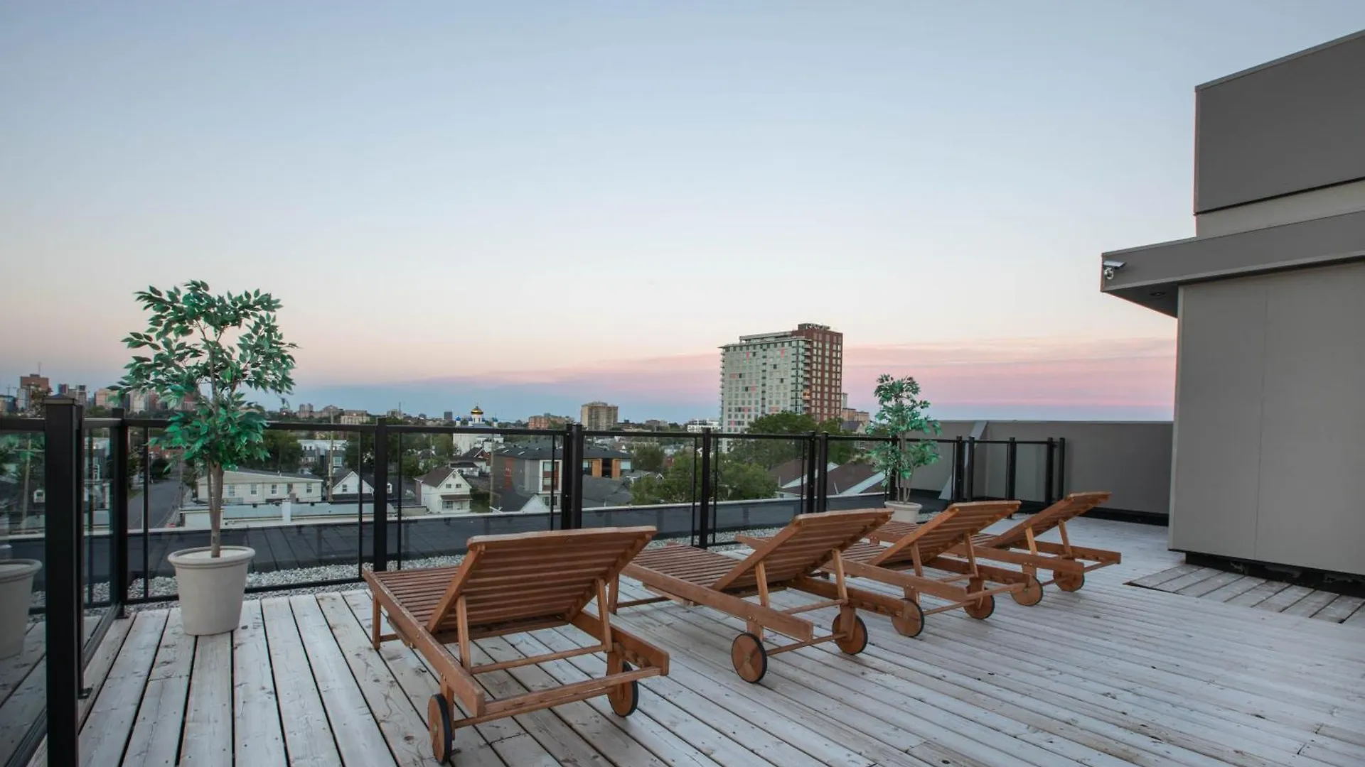 Westview Luxury Suites Ottawa Aparthotel