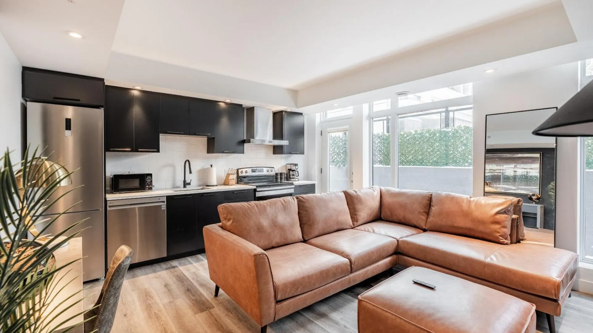 Westview Luxury Suites Ottawa Aparthotel