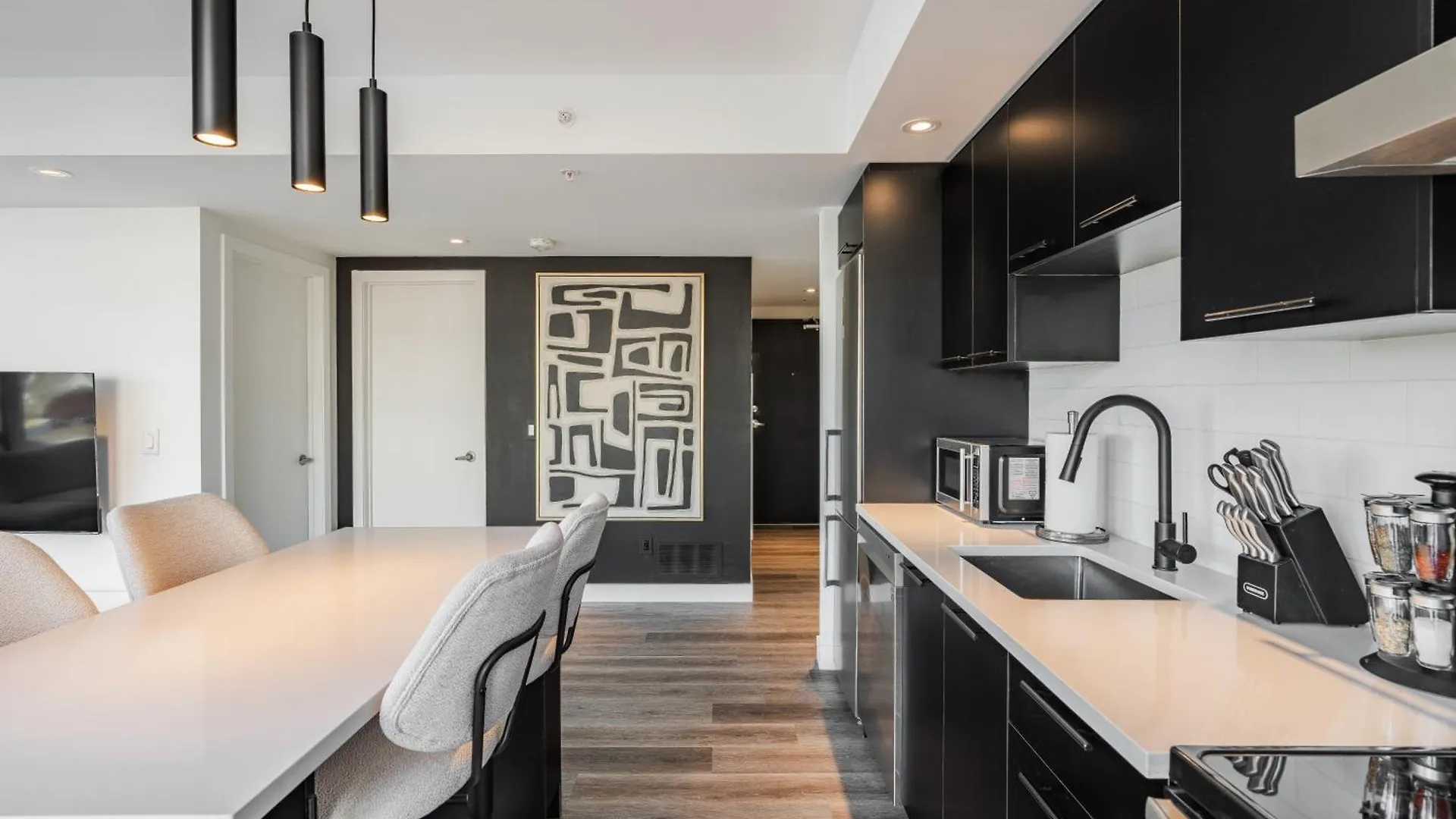 Westview Luxury Suites Ottawa Aparthotel