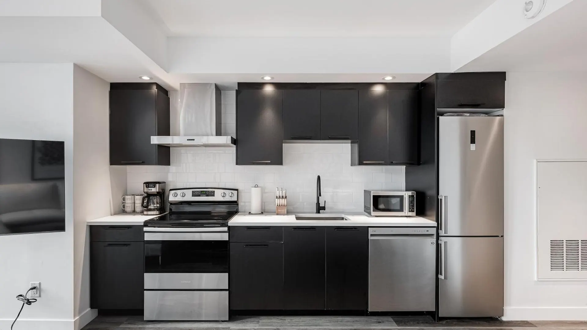 Westview Luxury Suites Ottawa 0*,