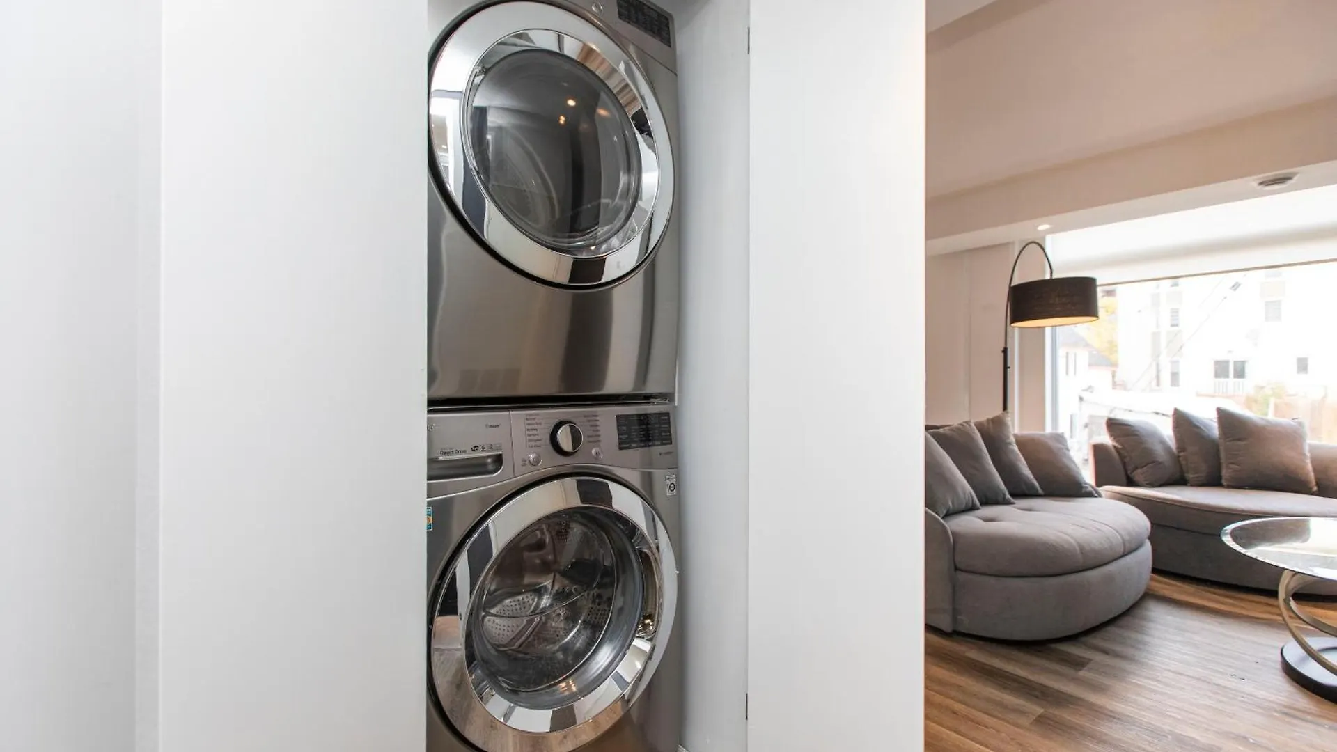 Westview Luxury Suites Ottawa Aparthotel