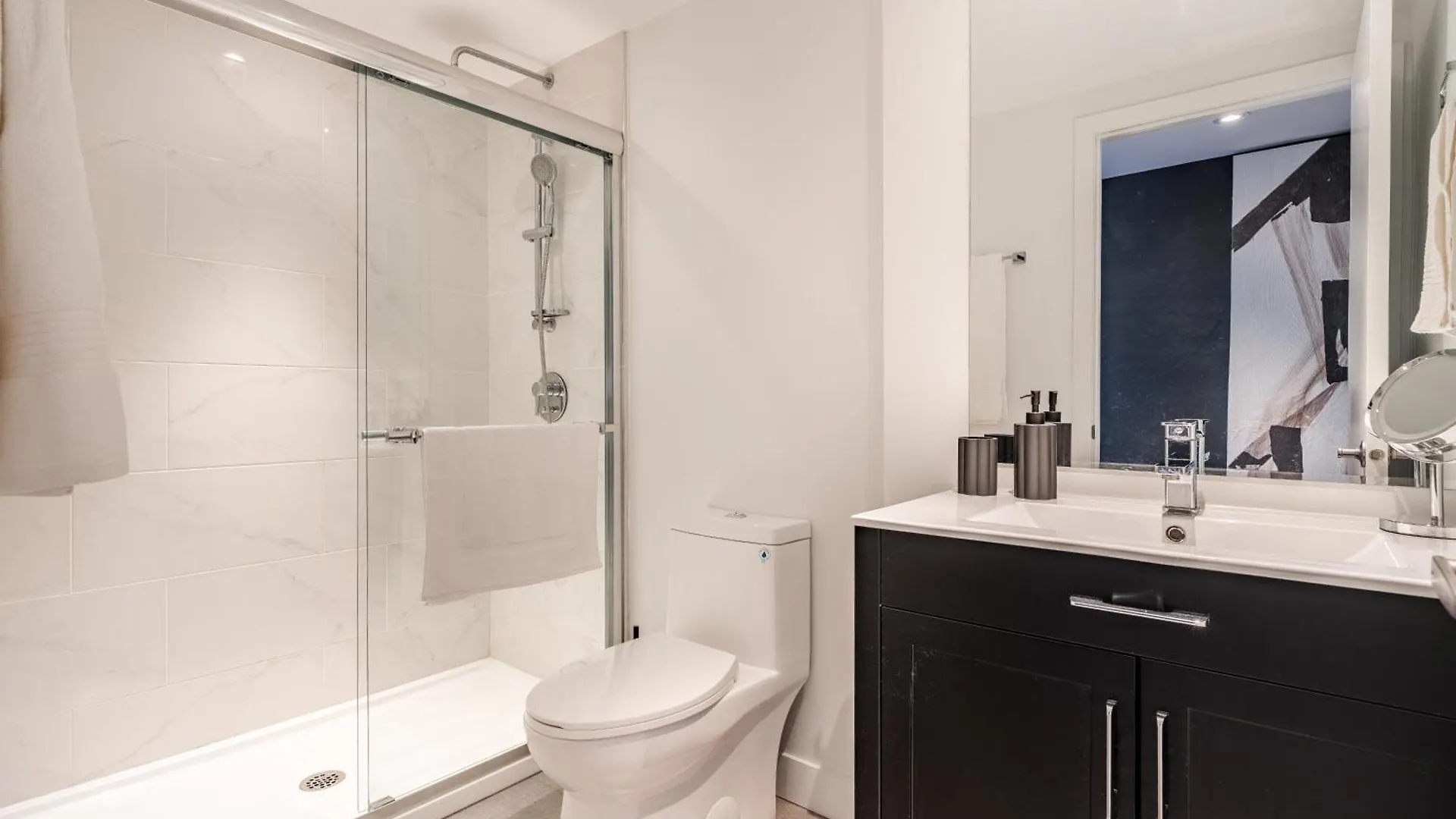 Westview Luxury Suites Ottawa Hotel apartamentowy