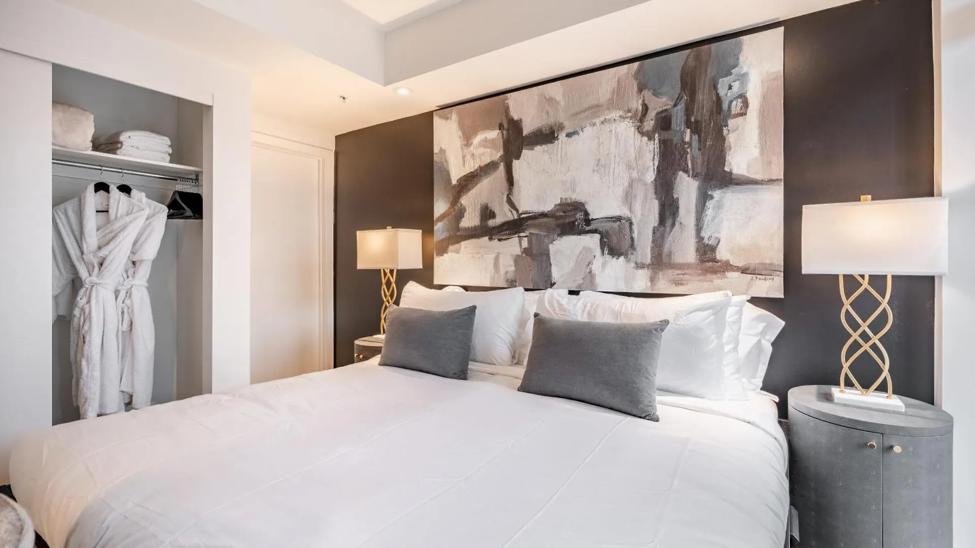 Westview Luxury Suites Ottawa Hotel apartamentowy